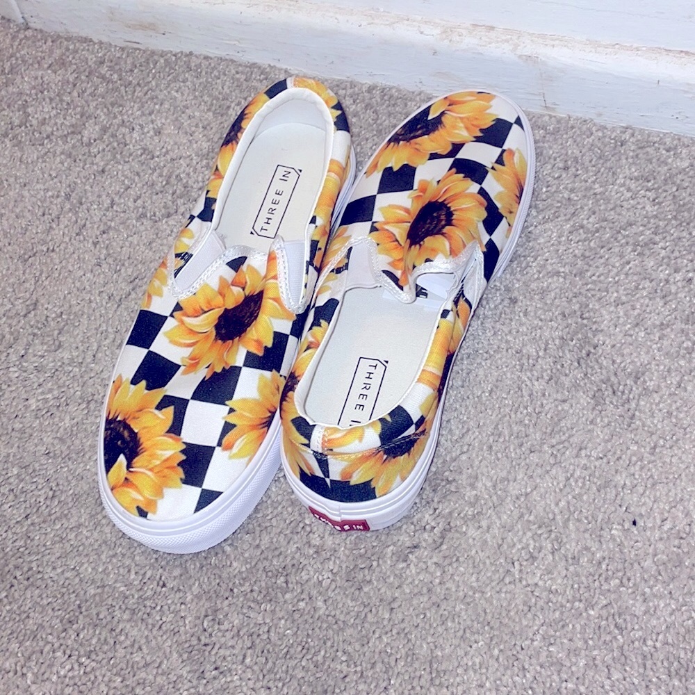 Three In checkered sunflower sneakers slip in shoes s8.5 new